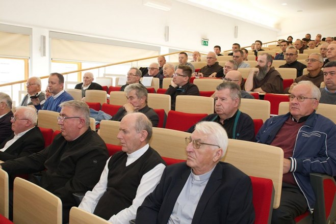 Mjesečni susret svećenika Varaždinske biskupije posvećen župnoj katehezi